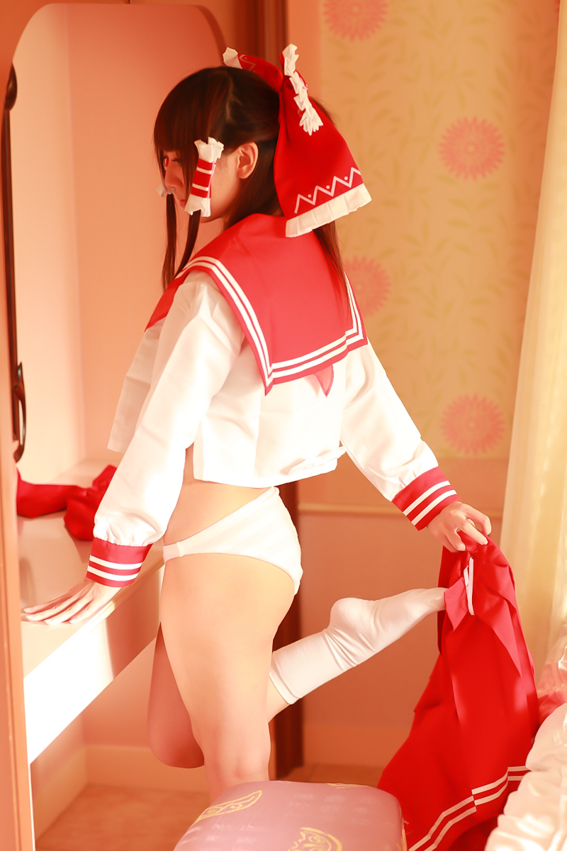 [Cosplay] Reimu Hakurei with dildo and toys - Touhou Project Cosplay 2